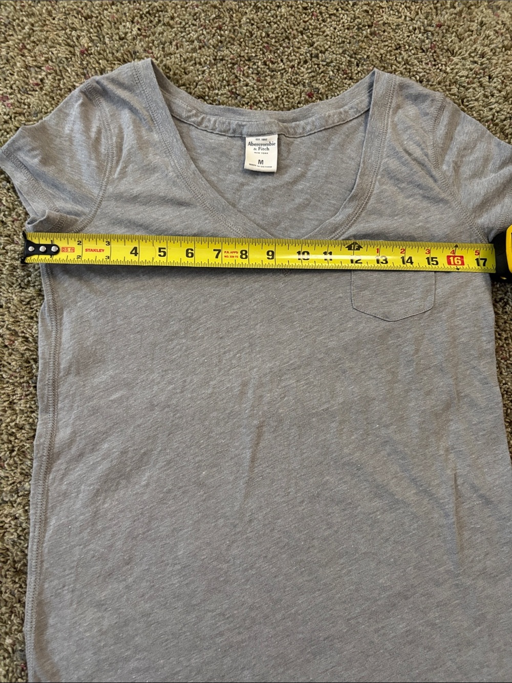Abercrombie & Fitch Vintage Y2K Gray V-Neck Pocket Tee - Women's Sz Medium - Picture 3 of 7